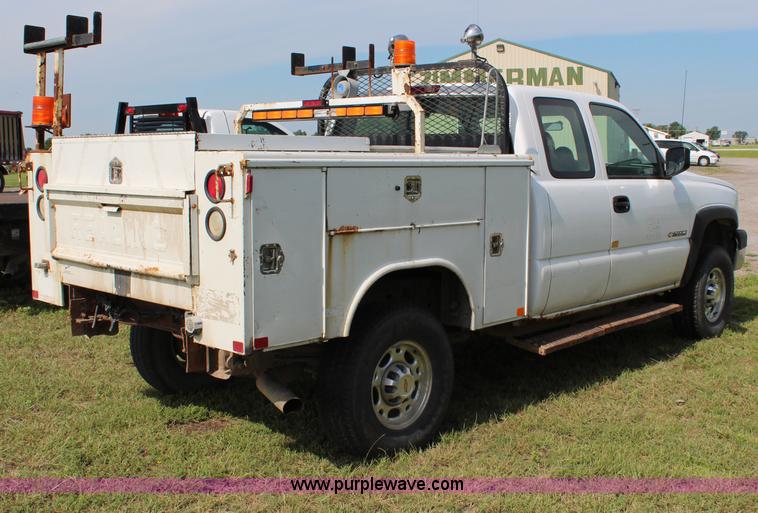 image for item J1101 2005 Chevrolet Silverado 2500HD Ext. Cab utility truck