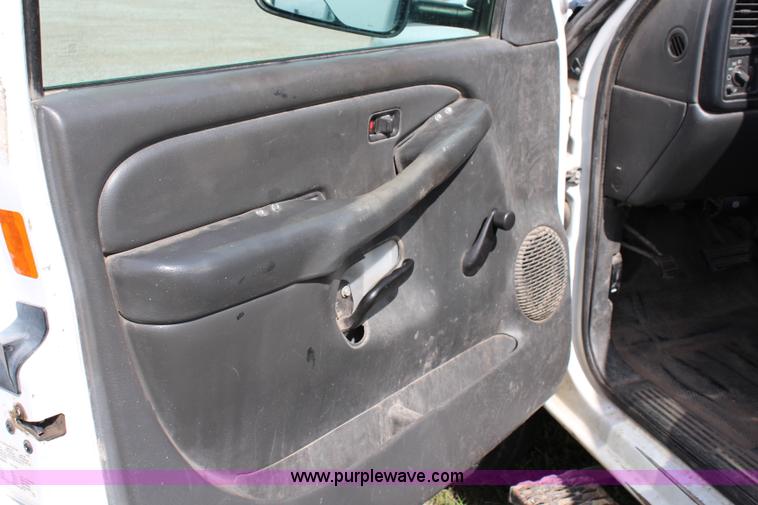 image for item J1101 2005 Chevrolet Silverado 2500HD Ext. Cab utility truck