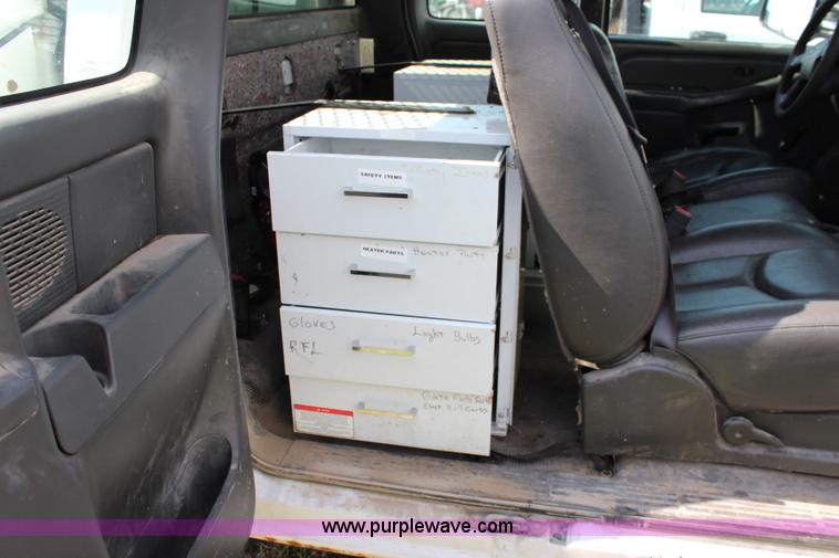 image for item J1101 2005 Chevrolet Silverado 2500HD Ext. Cab utility truck