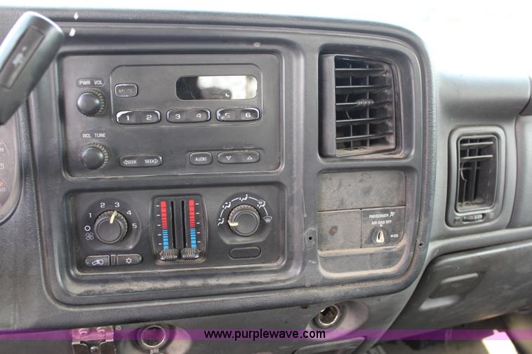 image for item J1101 2005 Chevrolet Silverado 2500HD Ext. Cab utility truck