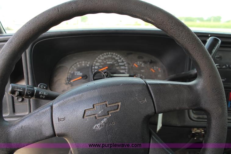 image for item J1101 2005 Chevrolet Silverado 2500HD Ext. Cab utility truck