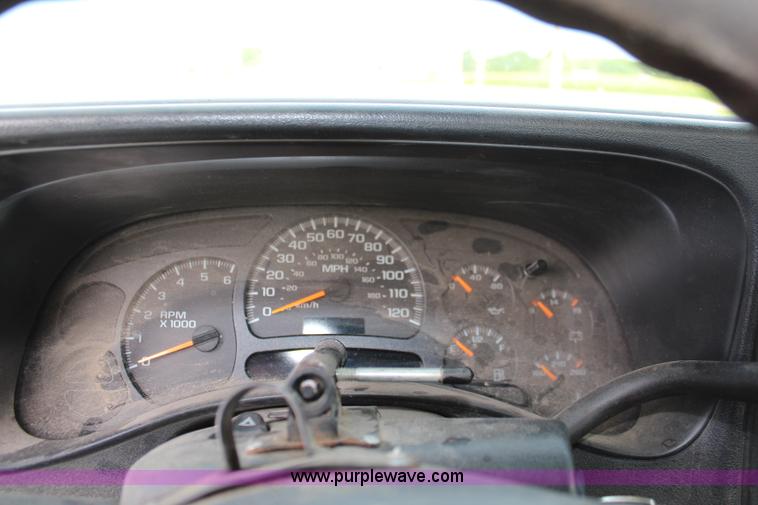 image for item J1101 2005 Chevrolet Silverado 2500HD Ext. Cab utility truck