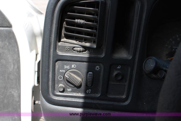 image for item J1101 2005 Chevrolet Silverado 2500HD Ext. Cab utility truck