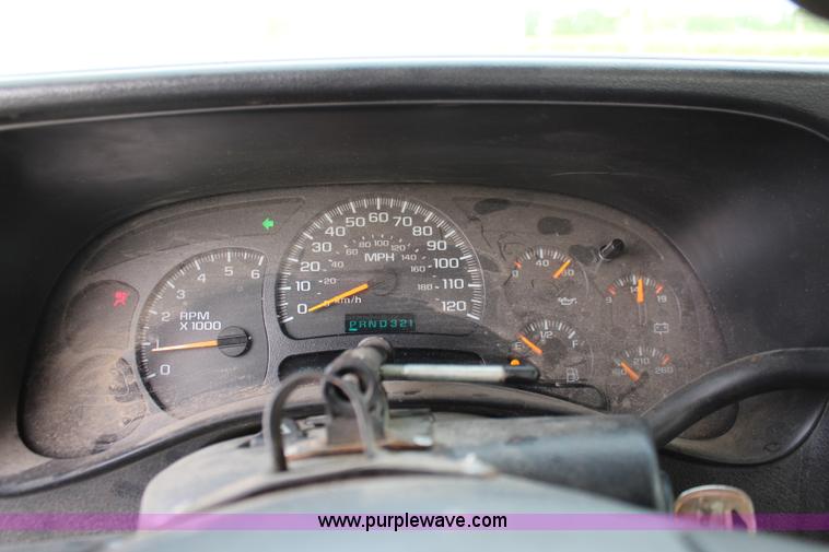 image for item J1101 2005 Chevrolet Silverado 2500HD Ext. Cab utility truck