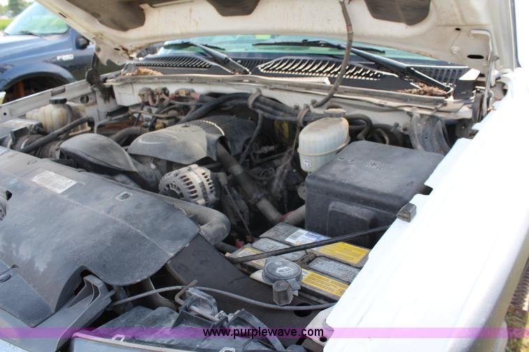 image for item J1101 2005 Chevrolet Silverado 2500HD Ext. Cab utility truck