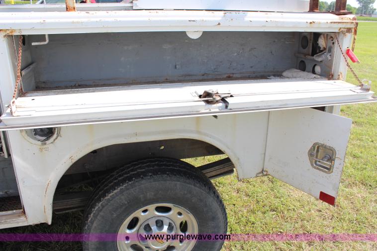 image for item J1101 2005 Chevrolet Silverado 2500HD Ext. Cab utility truck