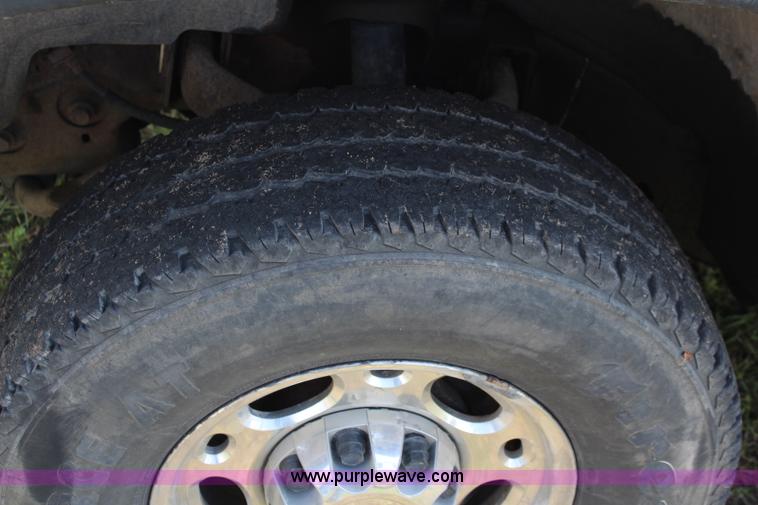 image for item J1101 2005 Chevrolet Silverado 2500HD Ext. Cab utility truck