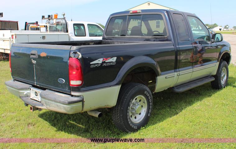 image for item J1190 1999 Ford F250 Super Duty XLT SuperCab pickup truck