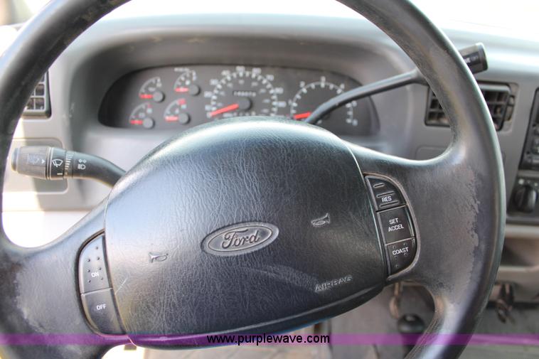 image for item J1190 1999 Ford F250 Super Duty XLT SuperCab pickup truck