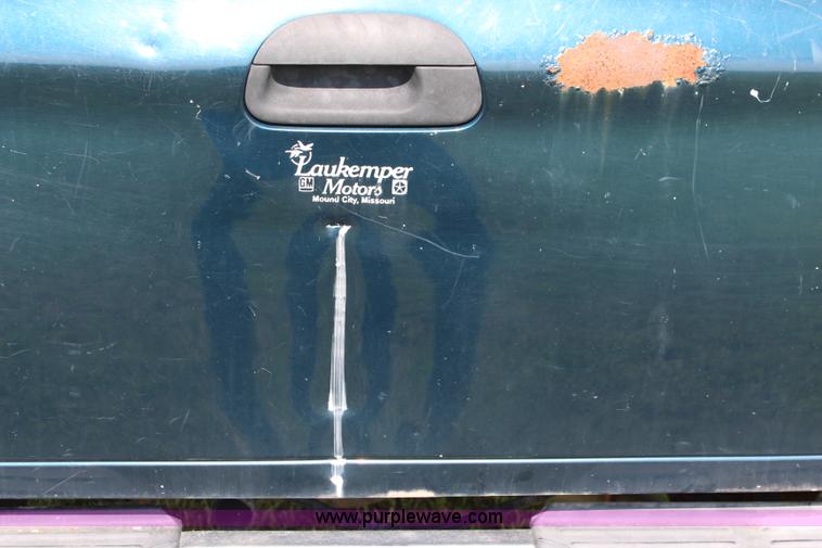 image for item J1190 1999 Ford F250 Super Duty XLT SuperCab pickup truck