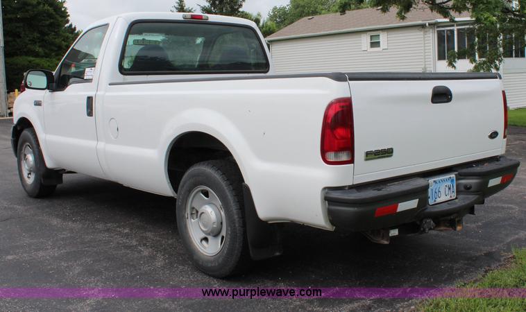 image for item J2247 2006 Ford F250 Super Duty XL pickup truck