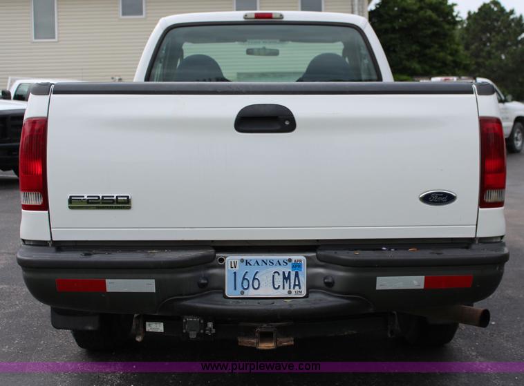 image for item J2247 2006 Ford F250 Super Duty XL pickup truck