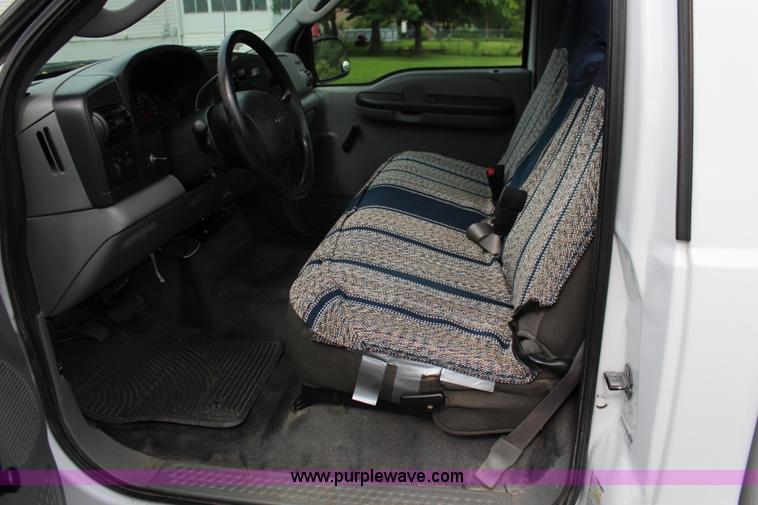 image for item J2247 2006 Ford F250 Super Duty XL pickup truck