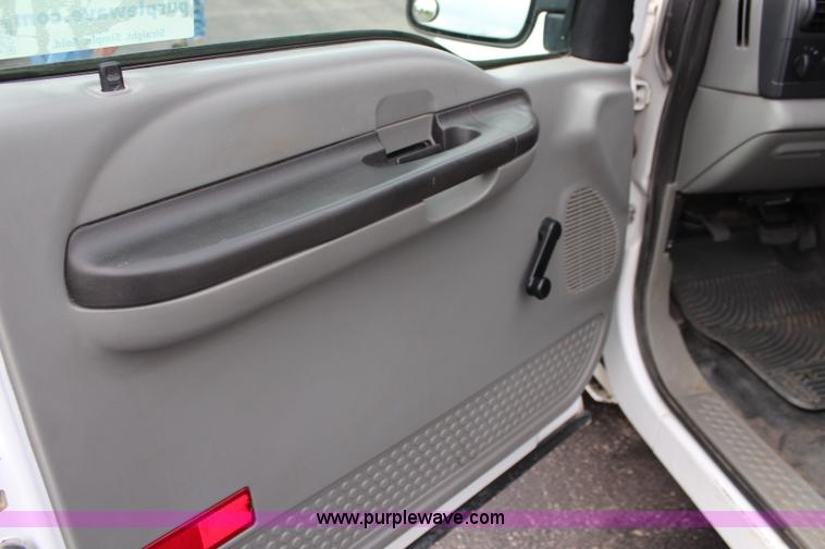 image for item J2247 2006 Ford F250 Super Duty XL pickup truck