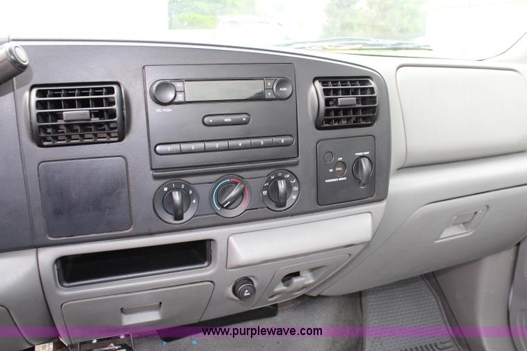 image for item J2247 2006 Ford F250 Super Duty XL pickup truck