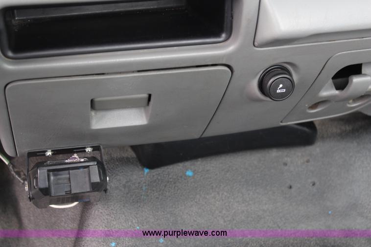 image for item J2247 2006 Ford F250 Super Duty XL pickup truck