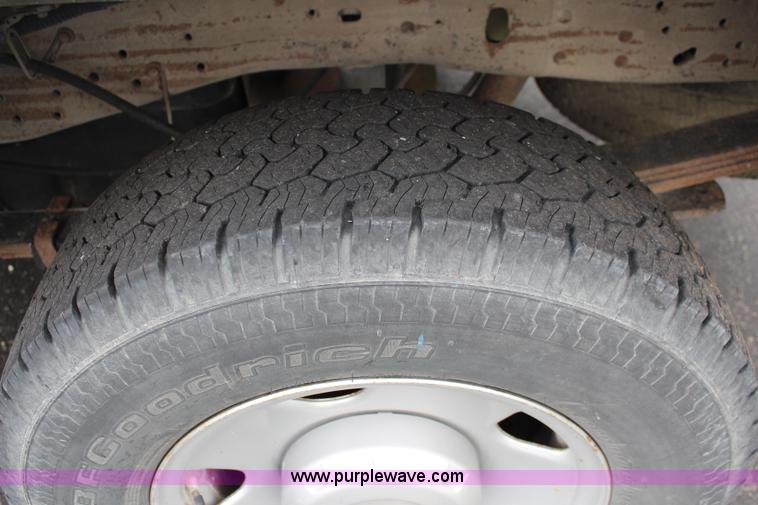 image for item J2247 2006 Ford F250 Super Duty XL pickup truck