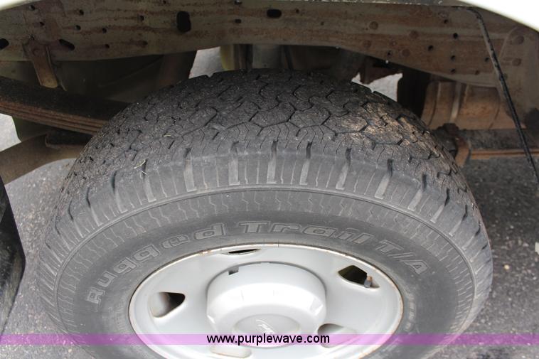 image for item J2247 2006 Ford F250 Super Duty XL pickup truck