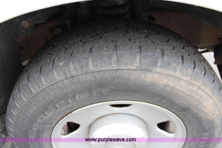 image for item J2247 2006 Ford F250 Super Duty XL pickup truck