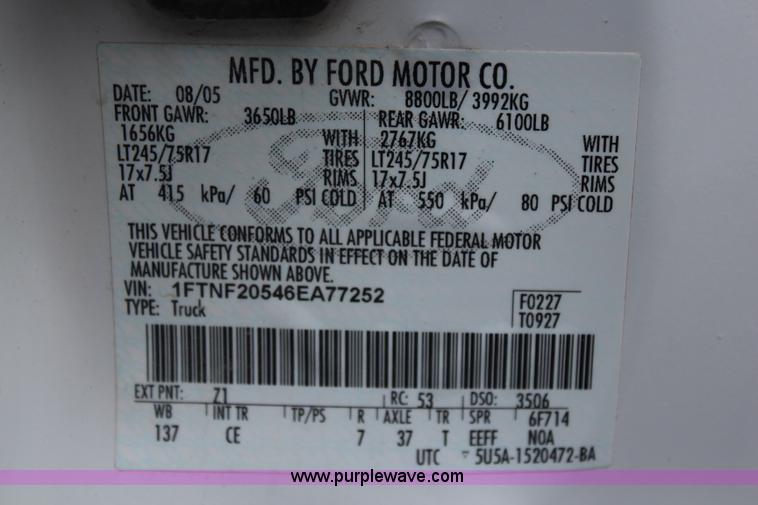 image for item J2247 2006 Ford F250 Super Duty XL pickup truck