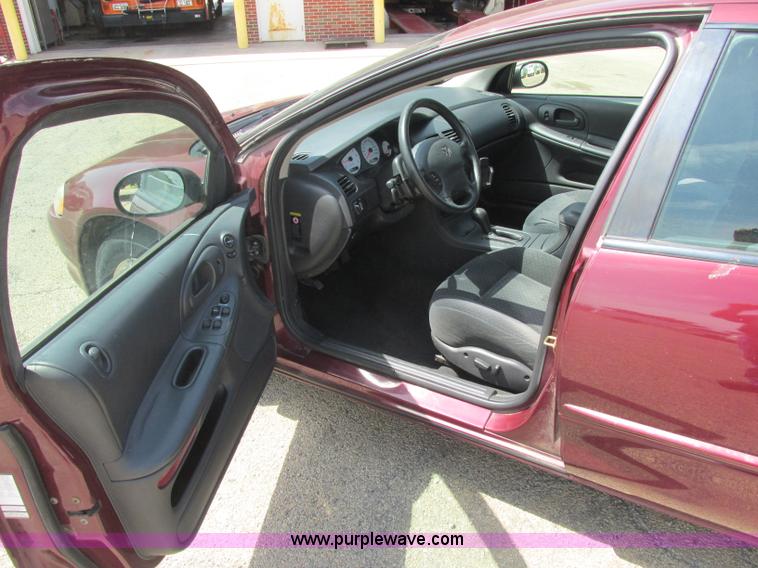 image for item J2498 2002 Dodge Intrepid SE