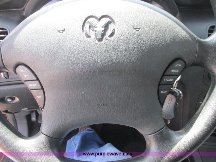 image for item J2498 2002 Dodge Intrepid SE