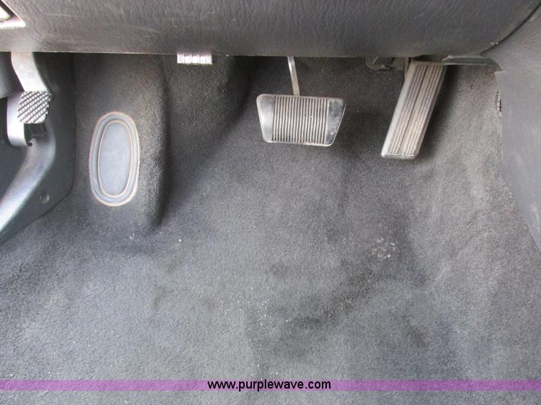 image for item J2498 2002 Dodge Intrepid SE