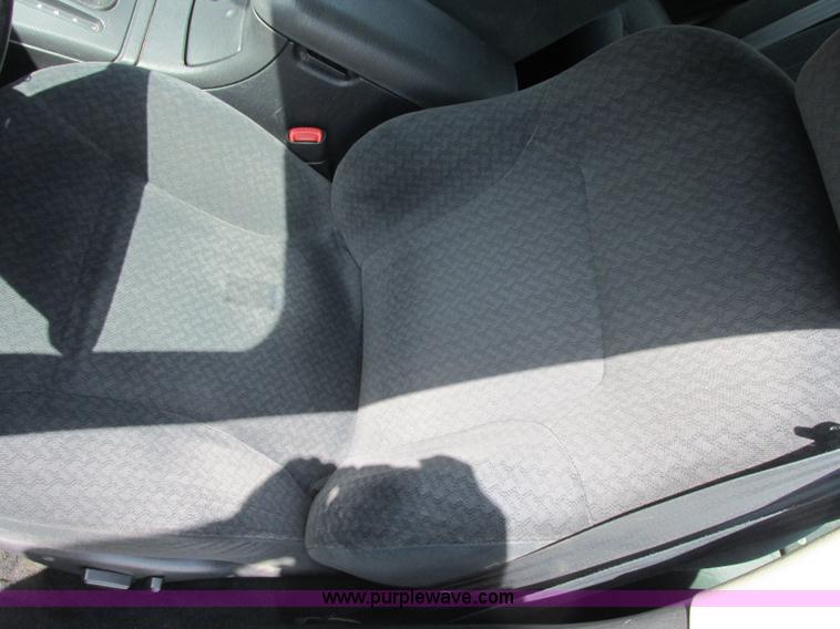 image for item J2498 2002 Dodge Intrepid SE