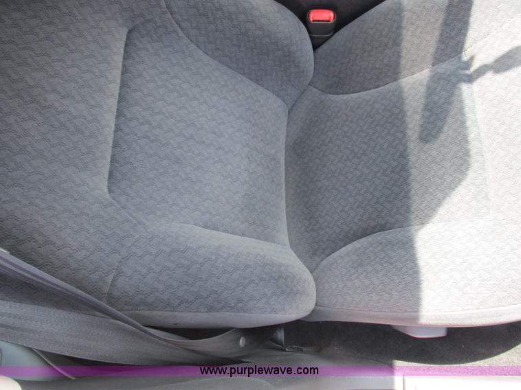 image for item J2498 2002 Dodge Intrepid SE