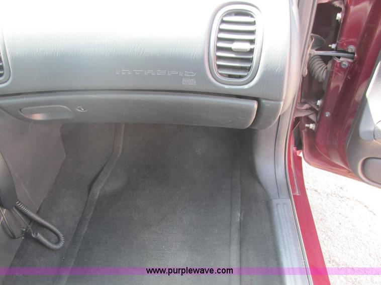 image for item J2498 2002 Dodge Intrepid SE