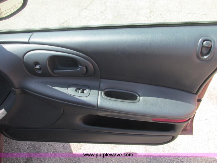 image for item J2498 2002 Dodge Intrepid SE