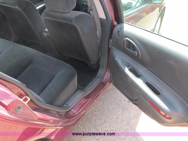 image for item J2498 2002 Dodge Intrepid SE