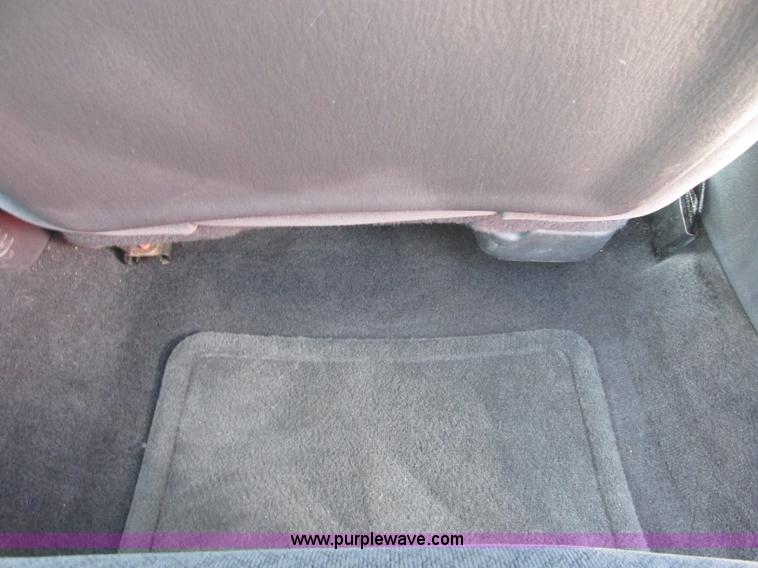 image for item J2498 2002 Dodge Intrepid SE