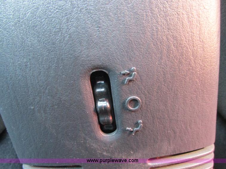 image for item J2498 2002 Dodge Intrepid SE