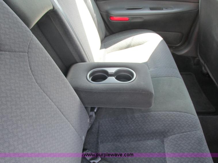 image for item J2498 2002 Dodge Intrepid SE