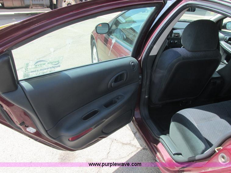 image for item J2498 2002 Dodge Intrepid SE