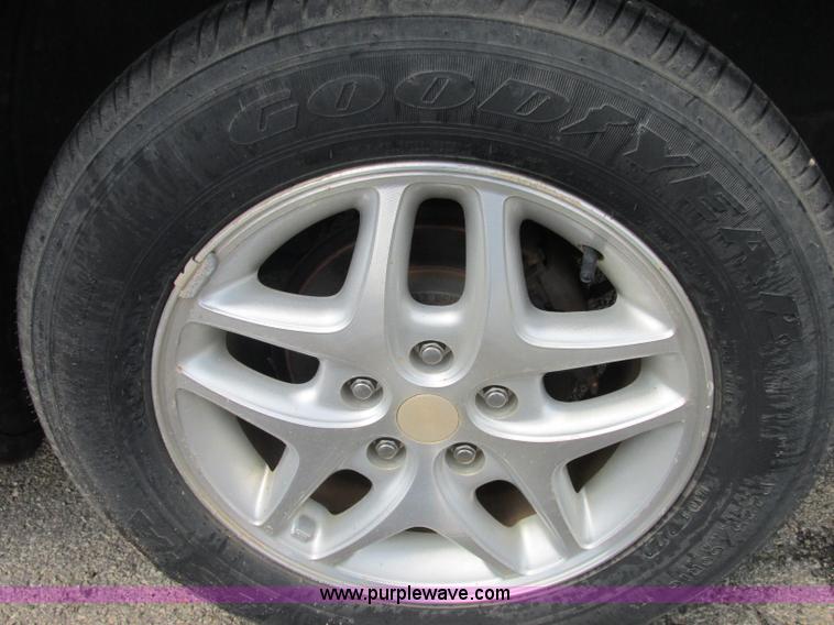 image for item J2498 2002 Dodge Intrepid SE