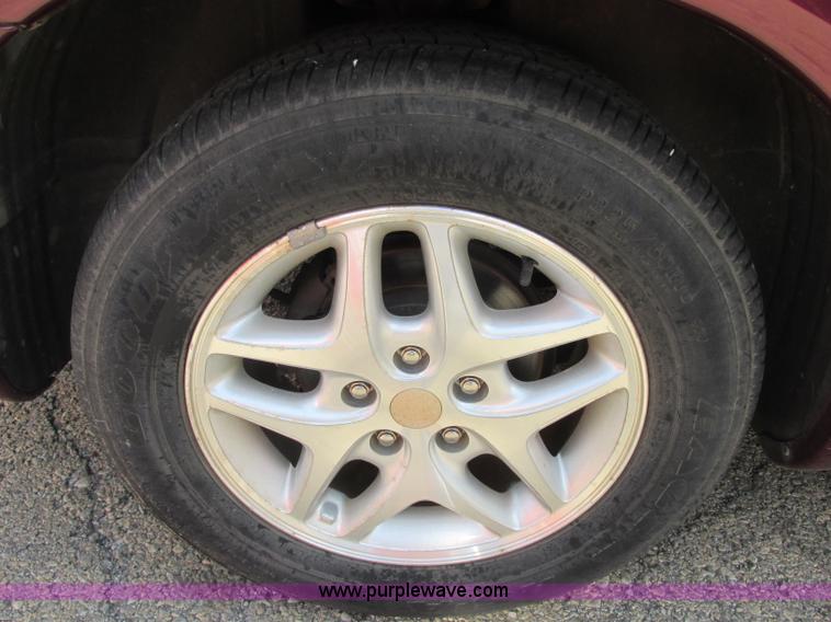 image for item J2498 2002 Dodge Intrepid SE