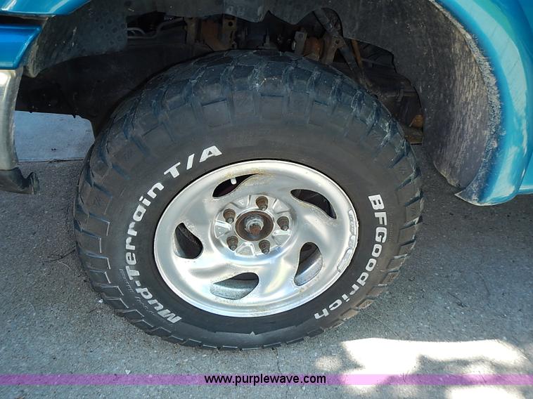 image for item J3169 1997 Ford F150 XLT SuperCab pickup truck