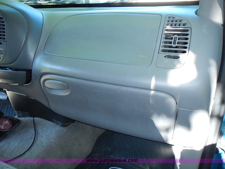 image for item J3169 1997 Ford F150 XLT SuperCab pickup truck