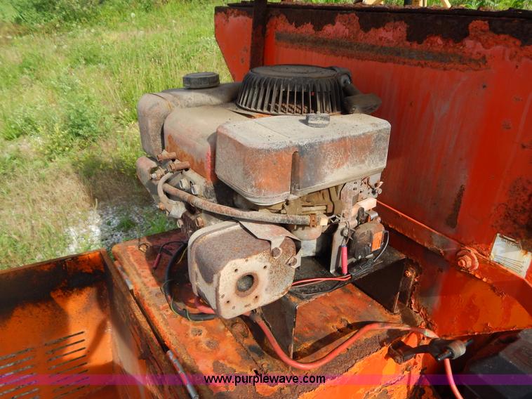 image for item Z9327 Henderson Chief salt spreader