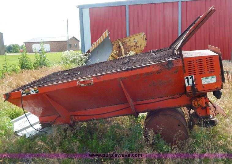 image for item Z9327 Henderson Chief salt spreader