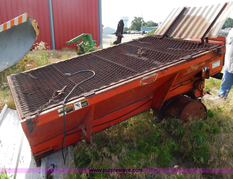 image for item Z9327 Henderson Chief salt spreader