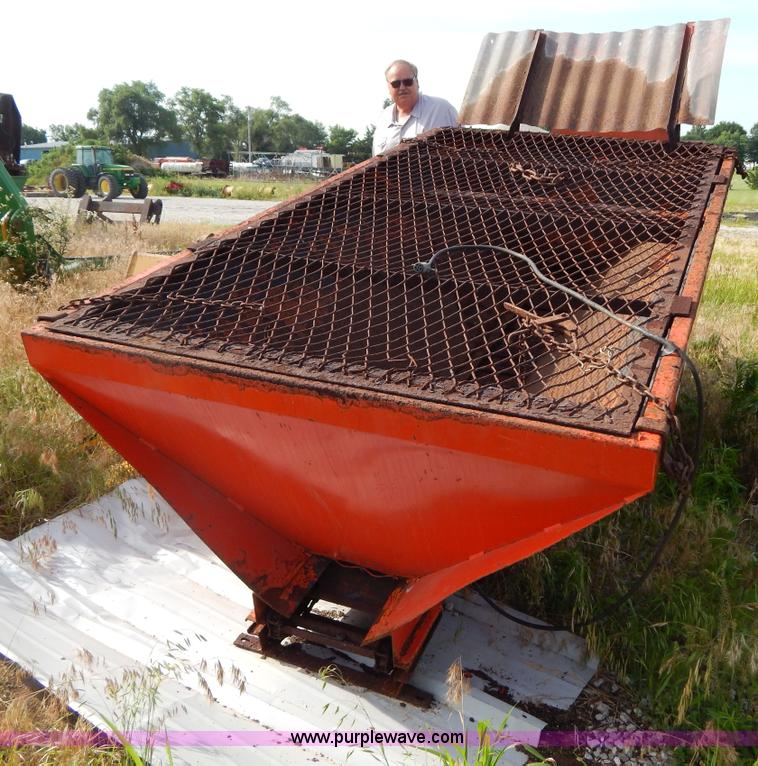 image for item Z9327 Henderson Chief salt spreader