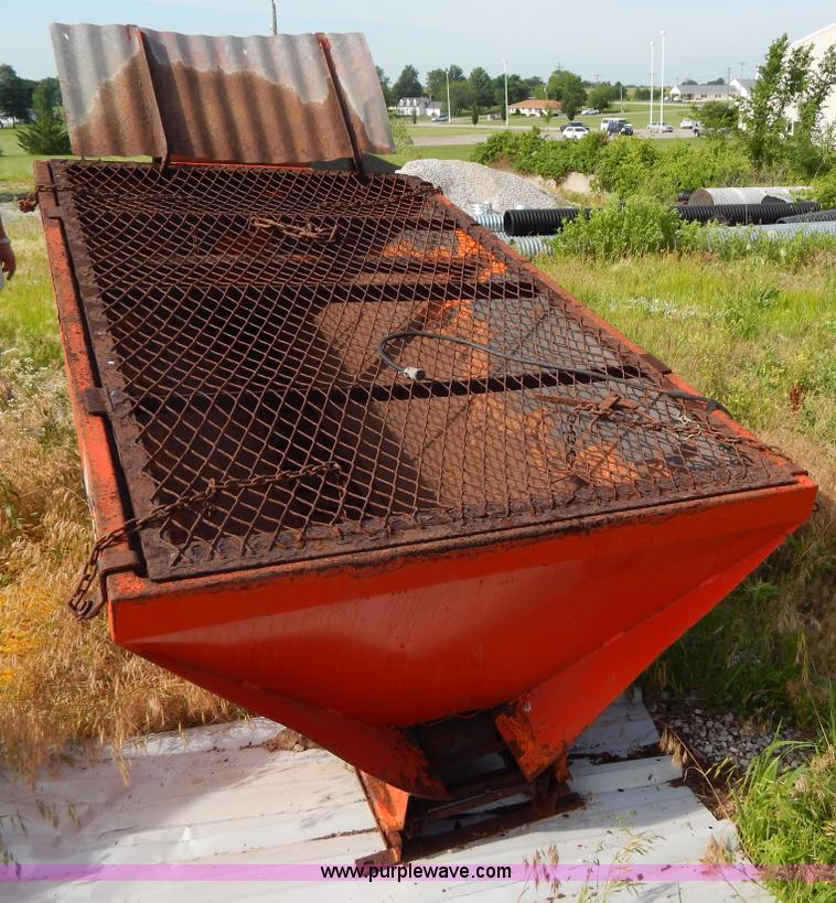 image for item Z9327 Henderson Chief salt spreader