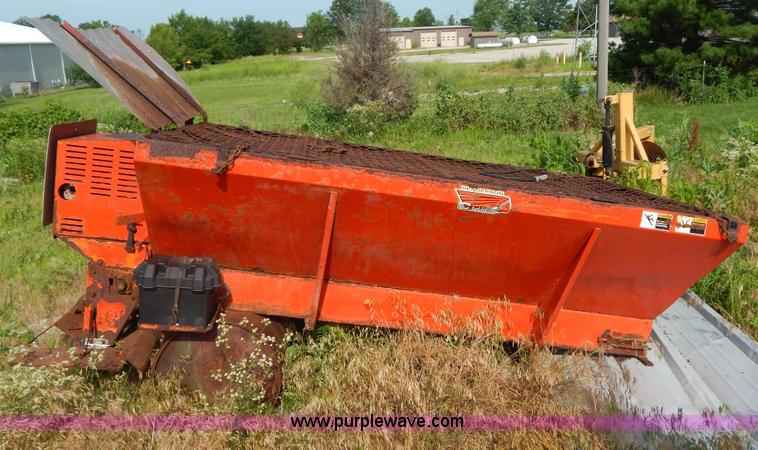image for item Z9327 Henderson Chief salt spreader