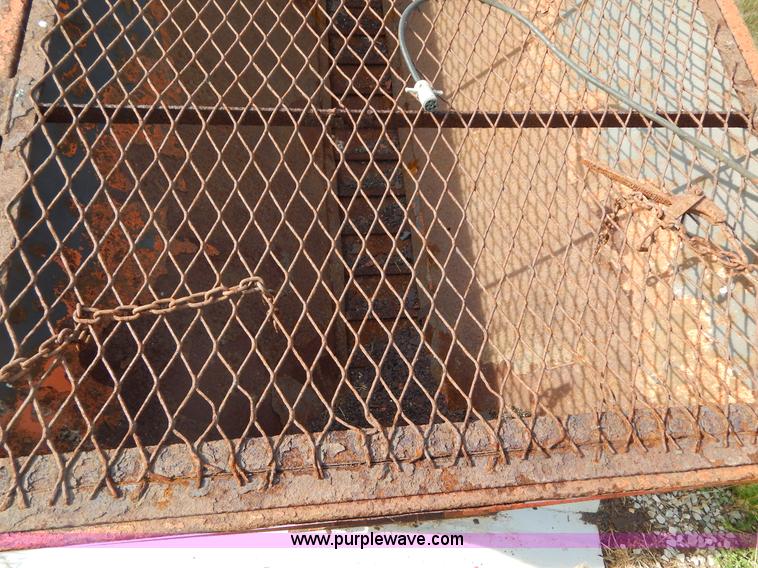 image for item Z9327 Henderson Chief salt spreader