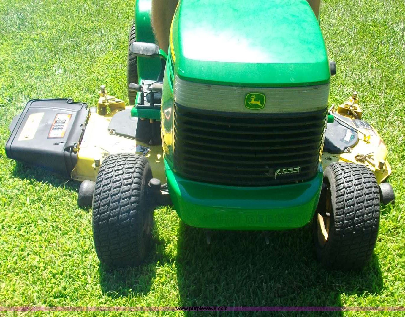 John Deere LX289 lawn mower in Wamego, KS Item D1057 sold Purple Wave