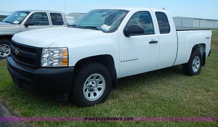 image for item I3571 2009 Chevrolet Silverado 1500 Ext. Cab pickup truck