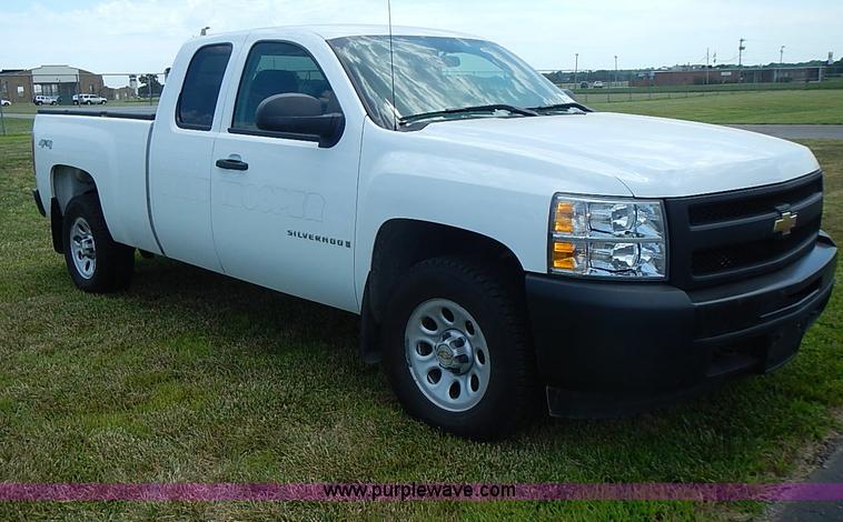 image for item I3571 2009 Chevrolet Silverado 1500 Ext. Cab pickup truck